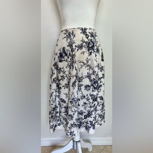 Saks fifth Avenue sport toile print skirt.